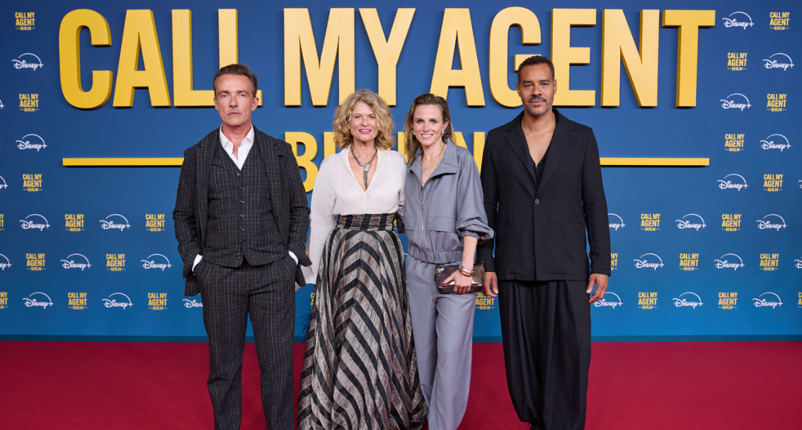 „Call My Agent Berlin“ feiert glanzvolle Weltpremiere Bild „Call My Agent Berlin“ feiert glanzvolle Weltpremiere Screenshot „Call My Agent Berlin“ feiert glanzvolle Weltpremiere Foto