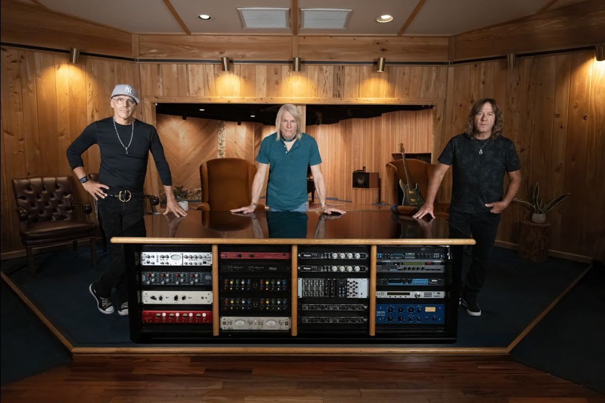 Steve Morse Band: Neuer Song „TexUS“ mit Eric Johnson