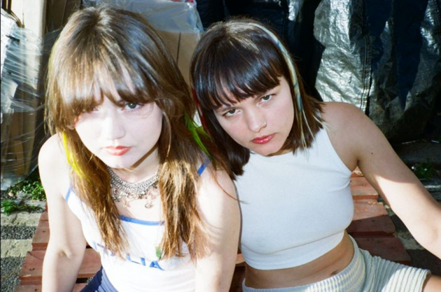 Disgusting Sisters: Hot Chip remixen „Tgif“ in düstere Dance-Ekstase