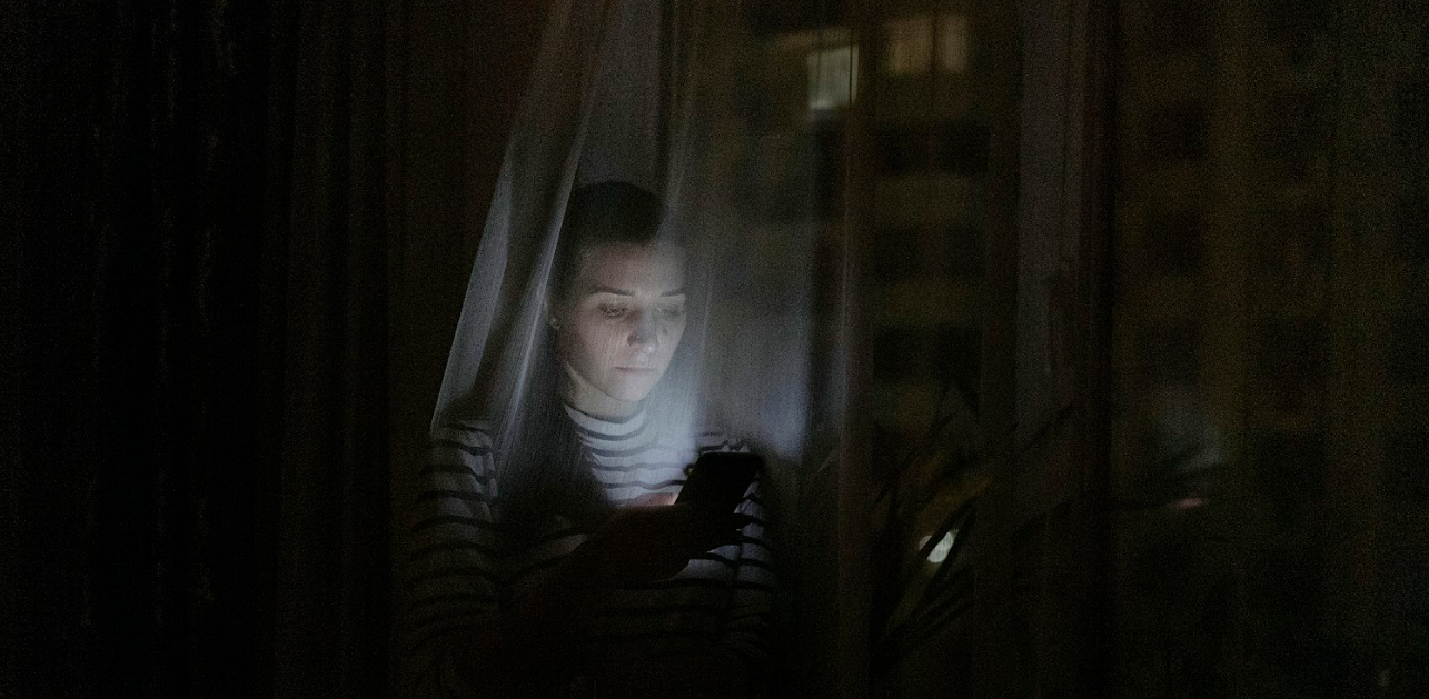 „Splitter aus Licht“: Dokumentarfilm über Butscha startet im Kino Bild „Splitter aus Licht“: Dokumentarfilm über Butscha startet im Kino Screenshot „Splitter aus Licht“: Dokumentarfilm über Butscha startet im Kino Foto