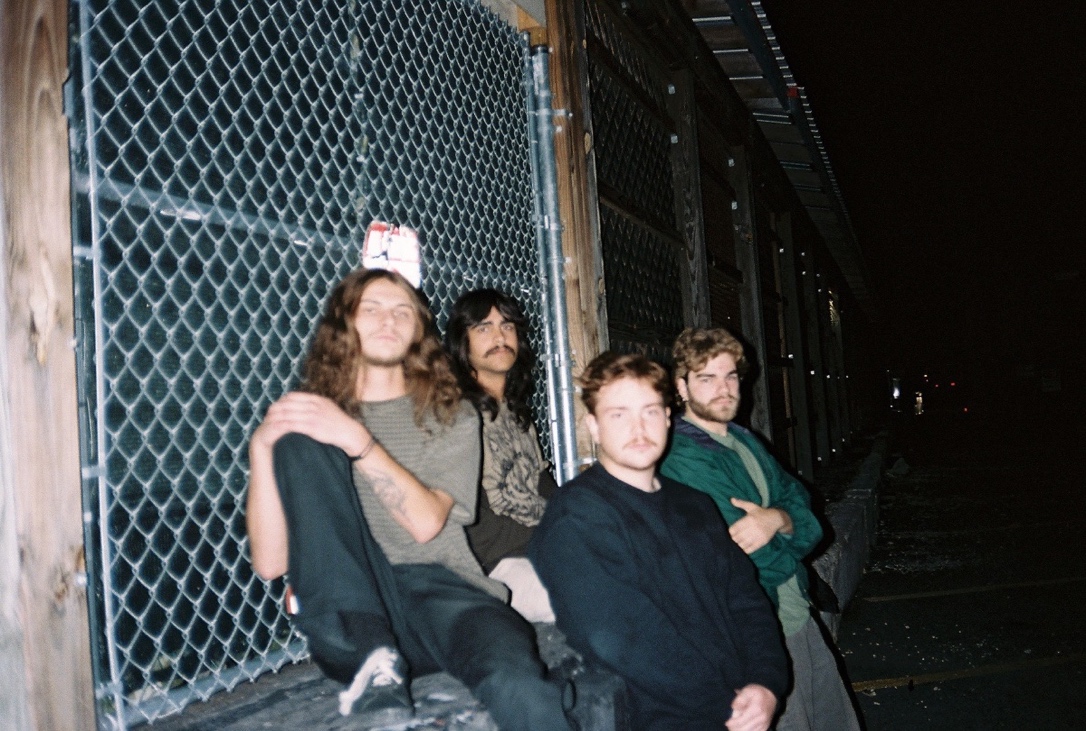 Gasket legen kraftvolles Debütalbum über Blue Grape vor