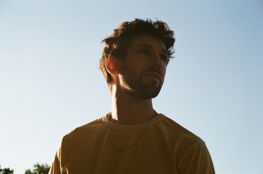 Noah Kulaga veröffentlicht intime neue Single Bild Noah Kulaga veröffentlicht intime neue Single Screenshot Noah Kulaga veröffentlicht intime neue Single Foto