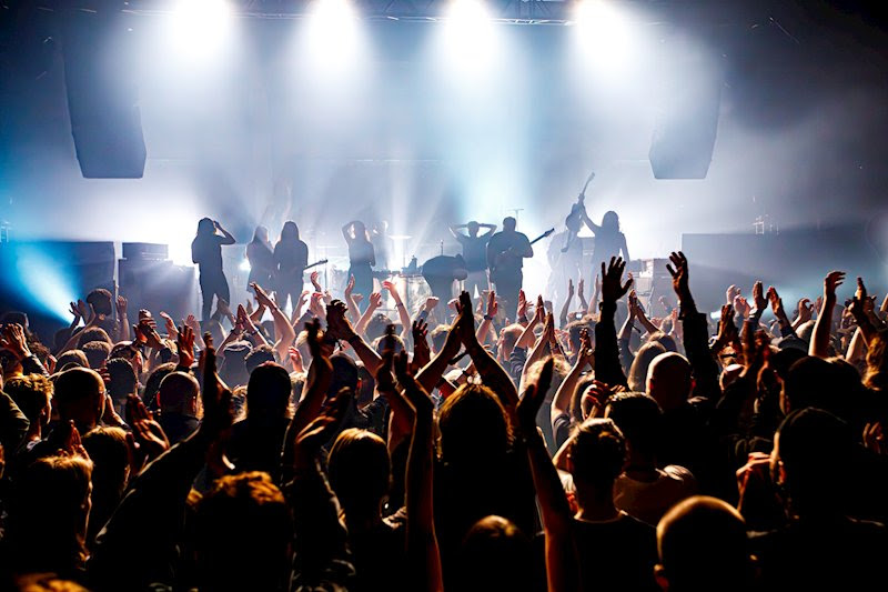 Throwing Bricks & Ontaard veröffentlichen Roadburn-Show am 10. April
