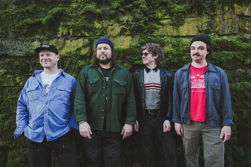 Wooden Overcoat starten mit Single Home und EP