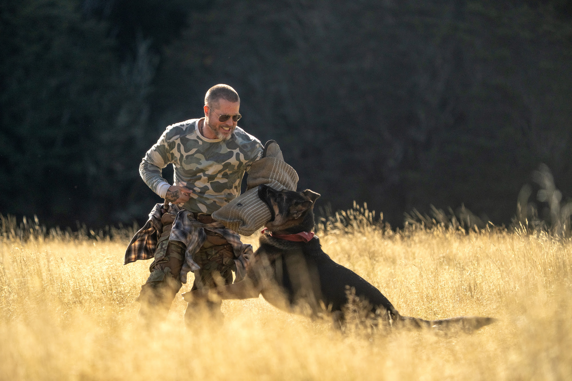 Eiserne Wildnis: Neues Featurette mit Brad Pitt