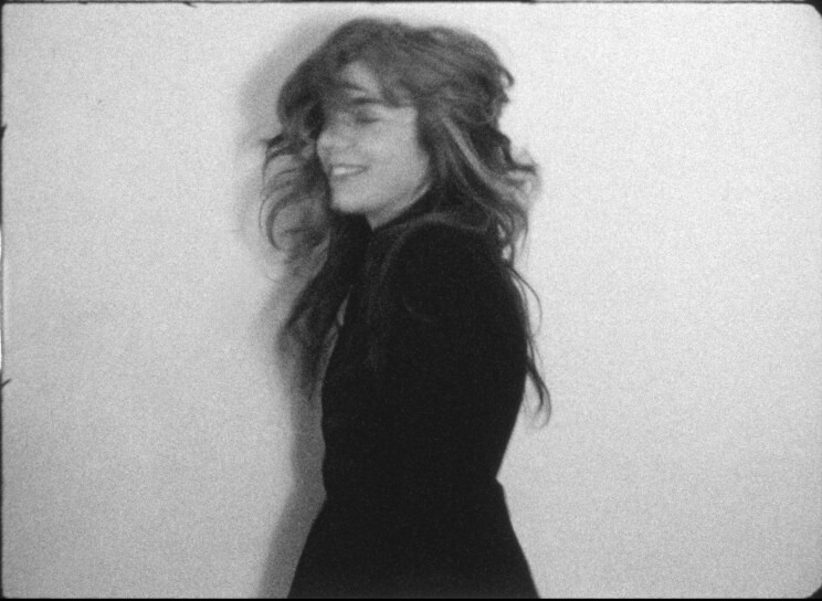 Julia Holter kündigt Album Materia an und zeigt Single My Lost One