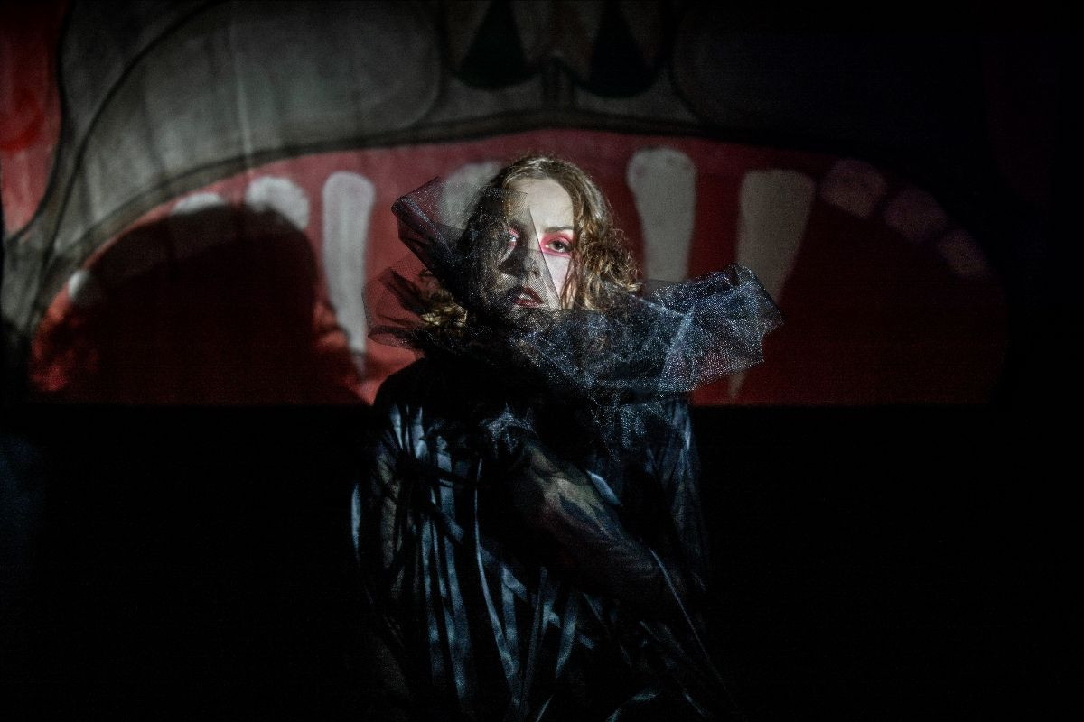 Emma Ruth Rundle kündigt neues Album an und zeigt Video zu Enough
