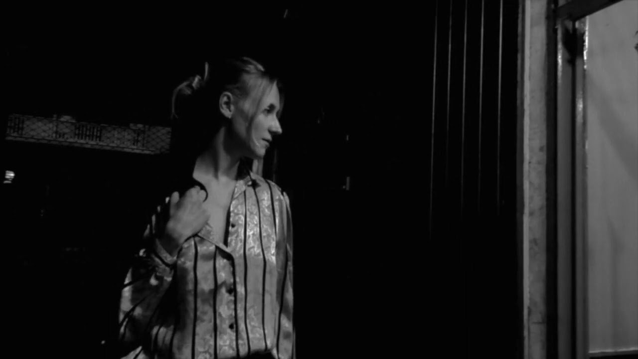 Sophie Hallberg: Neue Single „April“ kündigt Debütalbum „Toy Cars“ an