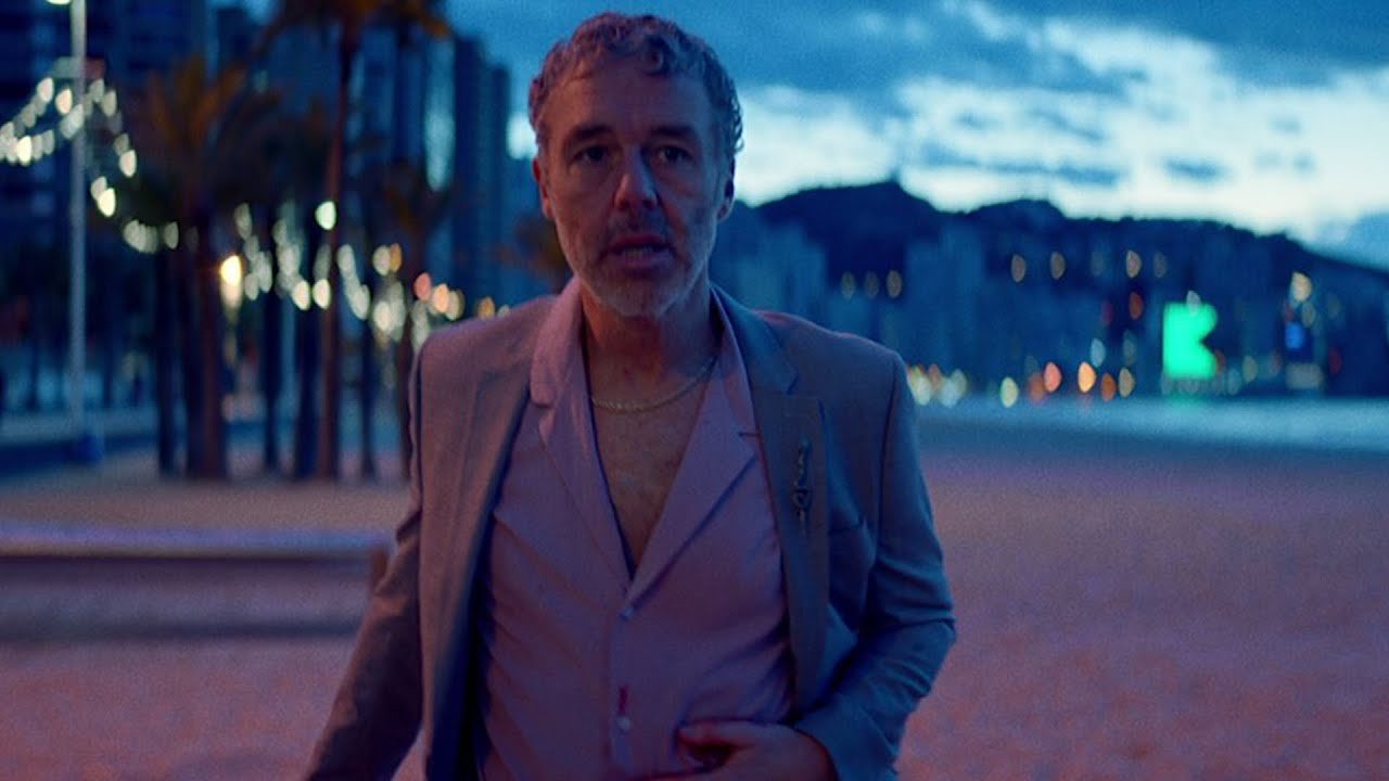 Baxter Dury kündigt neues Studioalbum „Allbarone“ an Bild Baxter Dury kündigt neues Studioalbum „Allbarone“ an Screenshot Baxter Dury kündigt neues Studioalbum „Allbarone“ an Foto
