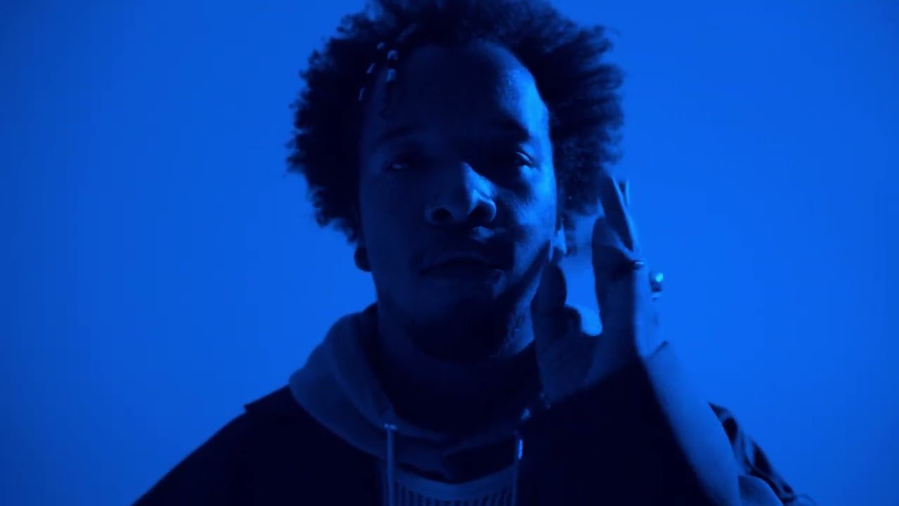 Cautious Clay veröffentlicht neue Single „Fade Blue (11PM)“ Bild Cautious Clay veröffentlicht neue Single „Fade Blue (11PM)“ Screenshot Cautious Clay veröffentlicht neue Single „Fade Blue (11PM)“ Foto