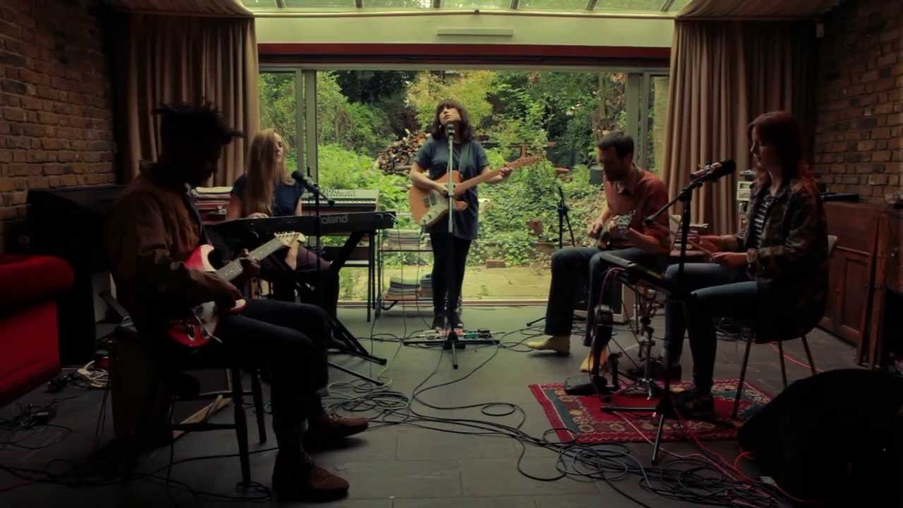 Laura Groves veröffentlicht im August ihre neue EP „Yes“ Bild Laura Groves veröffentlicht im August ihre neue EP „Yes“ Screenshot Laura Groves veröffentlicht im August ihre neue EP „Yes“ Foto