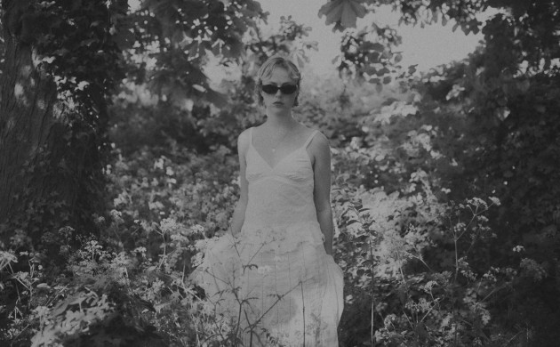Yoshika Colwell kündigt Debütalbum „On The Wing“ an Bild Yoshika Colwell kündigt Debütalbum „On The Wing“ an Screenshot Yoshika Colwell kündigt Debütalbum „On The Wing“ an Foto