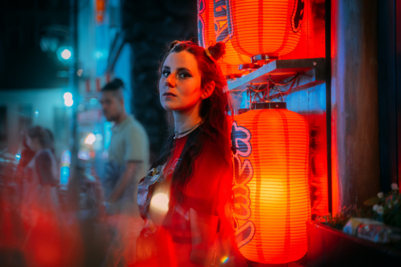 Aviva kündigt neues Album „Eyes Wide Shut“ an
