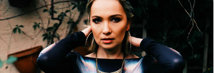 Julia Kautz kündigt ihr Indie-Debütalbum „Kautz“ an Bild Julia Kautz kündigt ihr Indie-Debütalbum „Kautz“ an Screenshot Julia Kautz kündigt ihr Indie-Debütalbum „Kautz“ an Foto