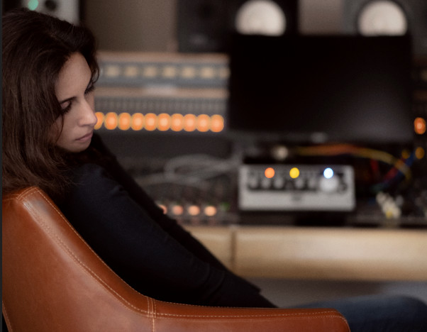 Yasmine Hamdan veröffentlicht neue Single „Hon“ Bild Yasmine Hamdan veröffentlicht neue Single „Hon“ Screenshot Yasmine Hamdan veröffentlicht neue Single „Hon“ Foto