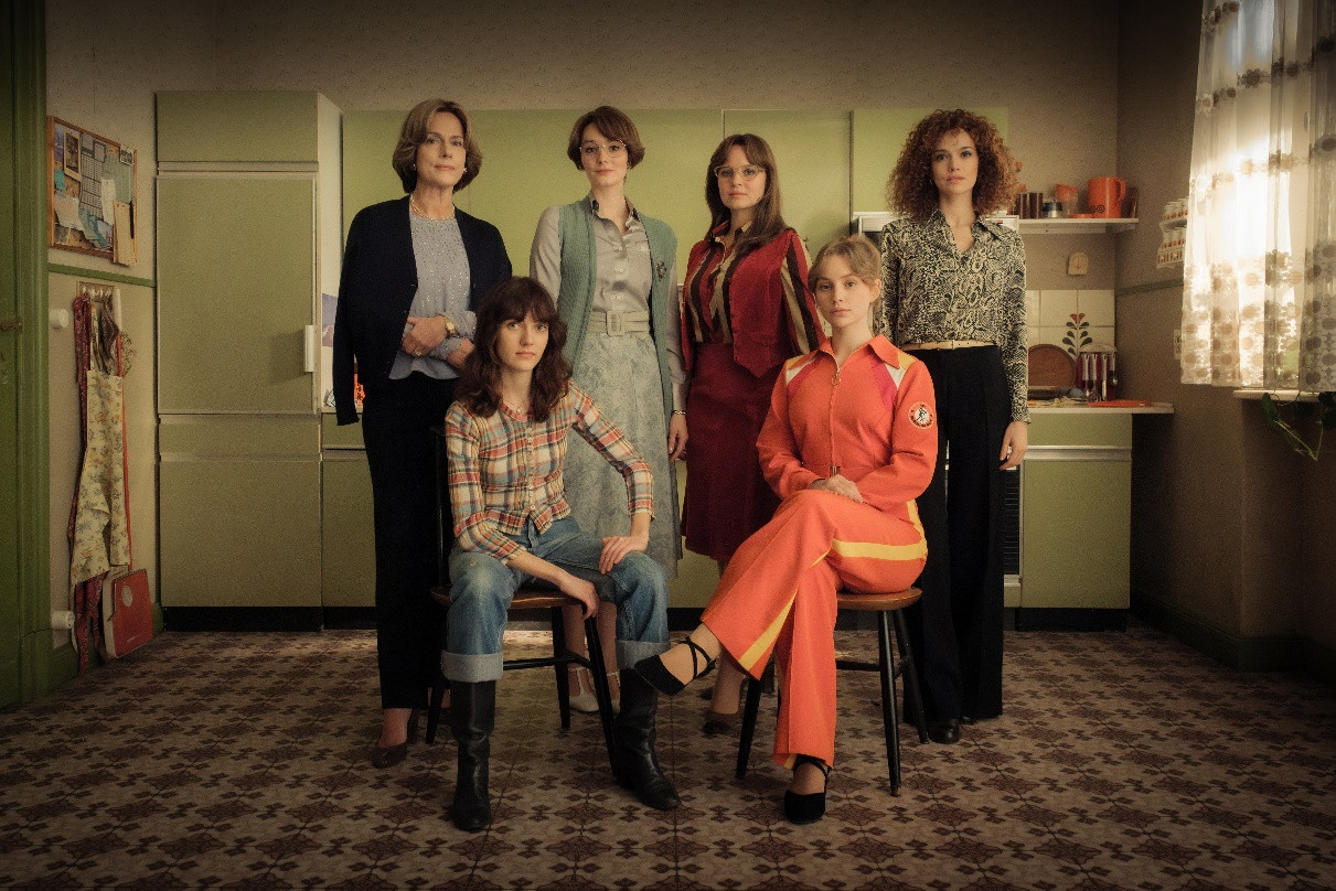 Ku'damm 77: Dreharbeiten für die vierte Staffel gestartet Bild Ku'damm 77: Dreharbeiten für die vierte Staffel gestartet Screenshot Ku'damm 77: Dreharbeiten für die vierte Staffel gestartet Foto