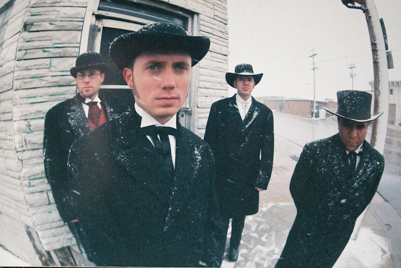 A Shoreline Dream: Neue Single '20' und Album 'Waiting' angekündigt